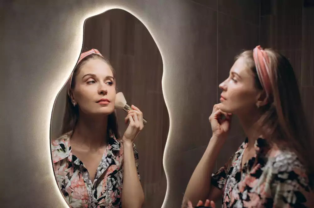 Asymmetrischer spiegel LED-beleuchteter Spot