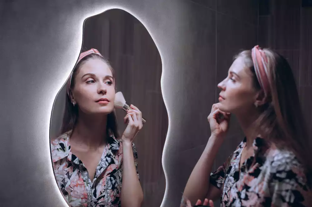 Asymmetrischer spiegel LED-beleuchteter Spot