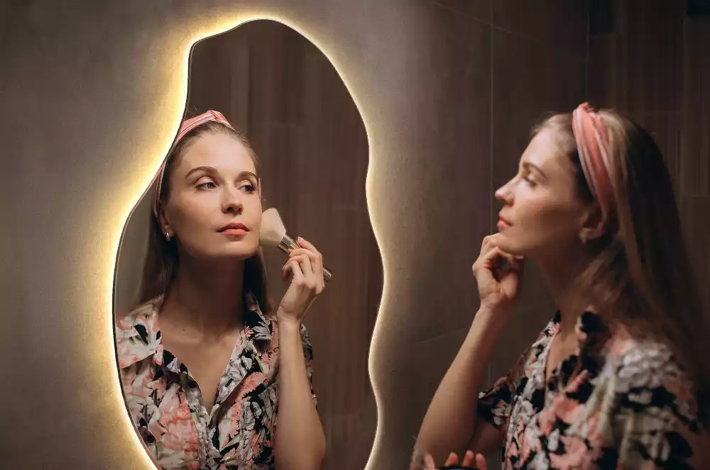 Asymmetrischer spiegel LED-beleuchteter Spot