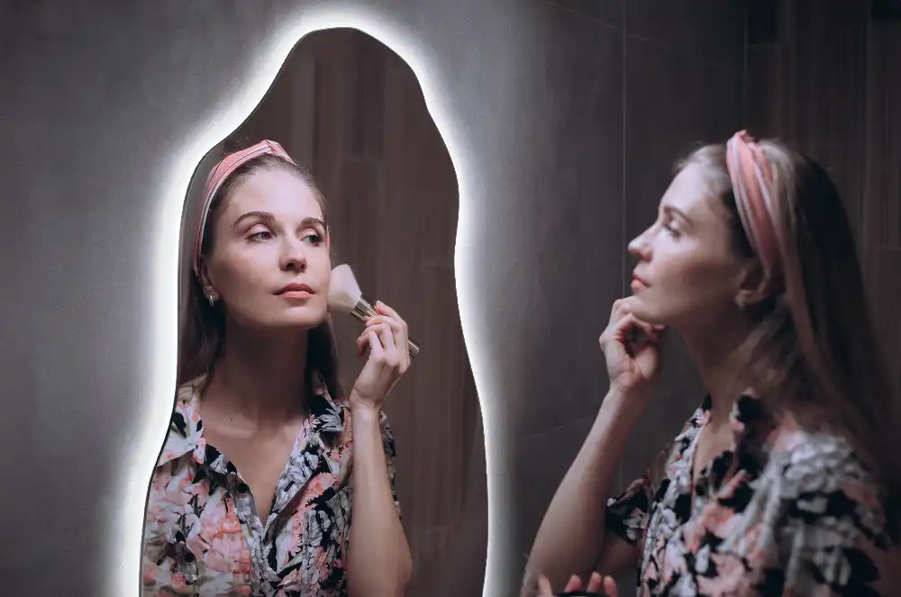 Spiegel organische form stilvoll