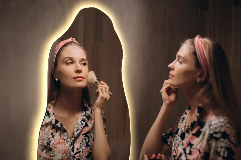 Spiegel organische form stilvoll