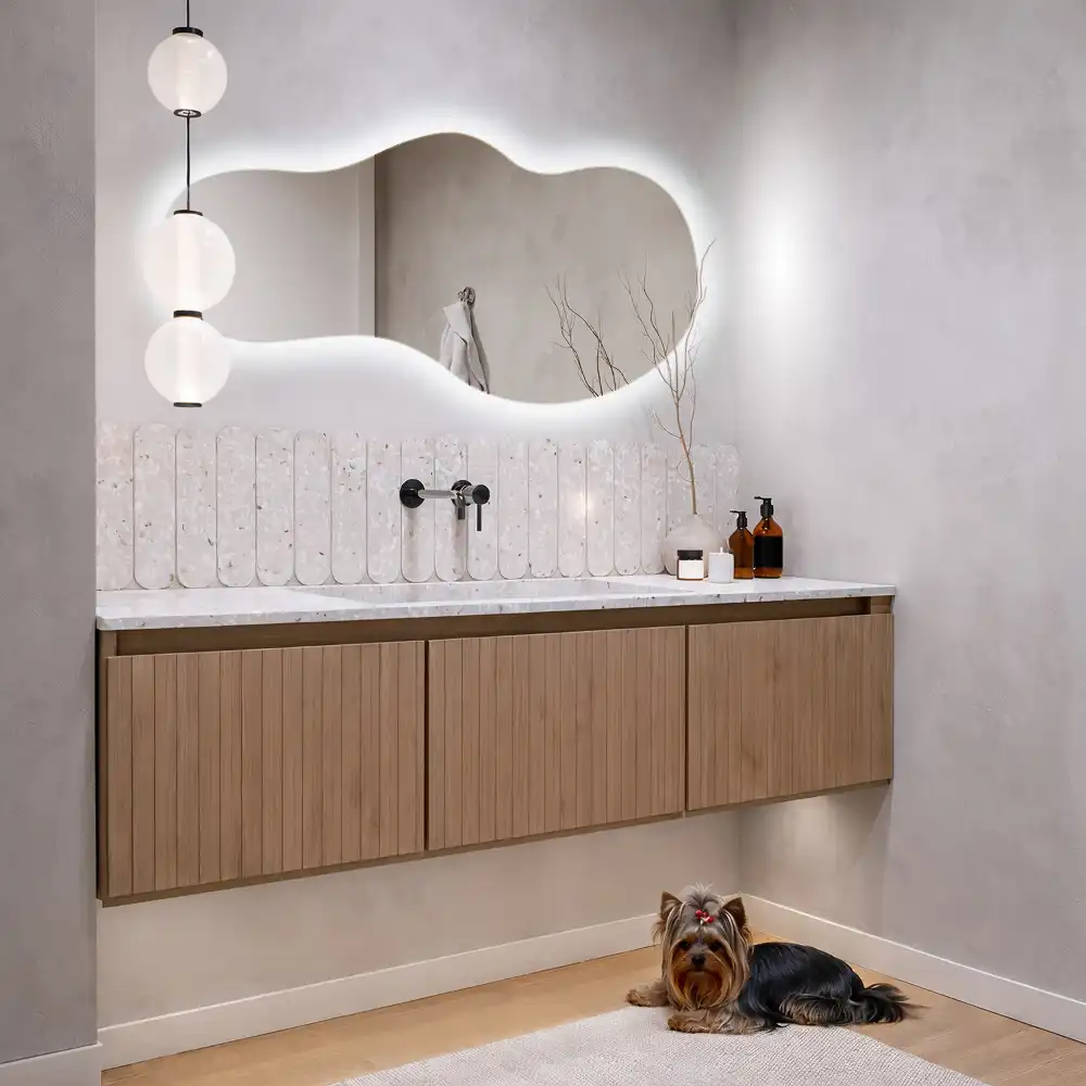 Eleganter organischer LED-Wandspiegel
