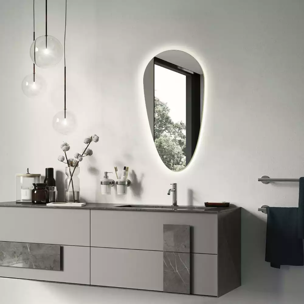 Spiegel tropfenform beleuchtet