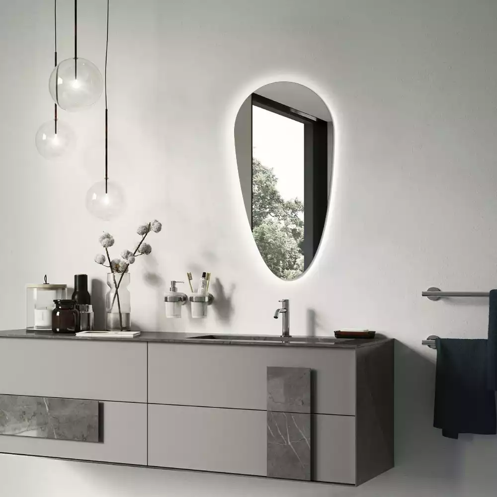 Spiegel tropfenform beleuchtet