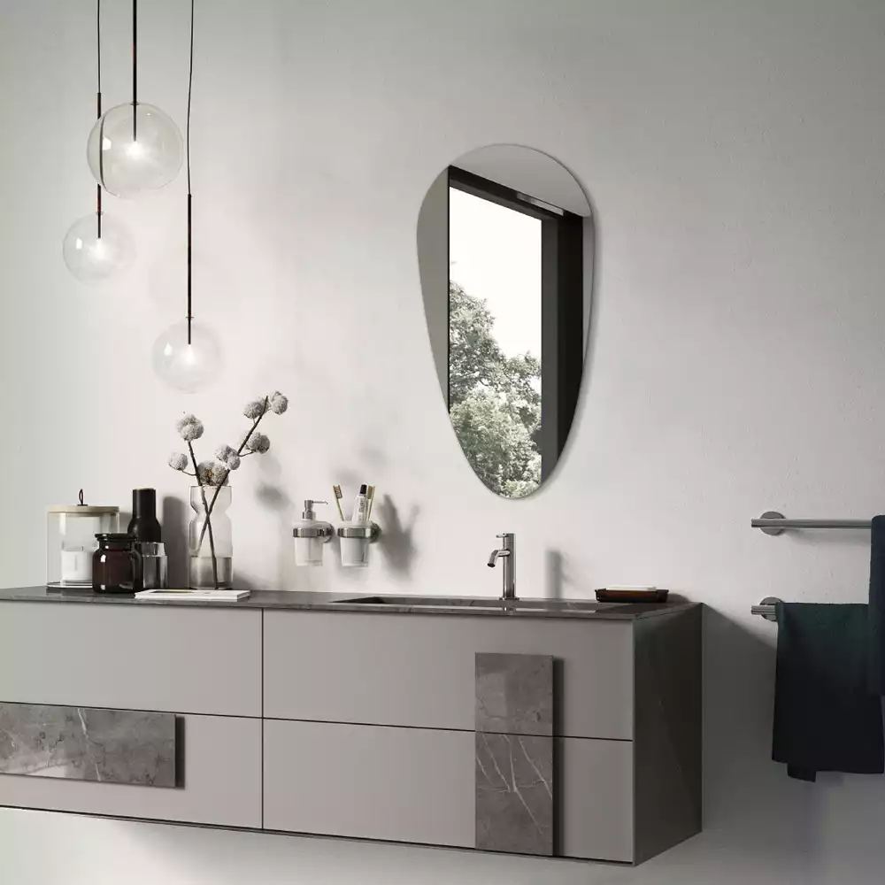 Spiegel in tropfenform wandabfall