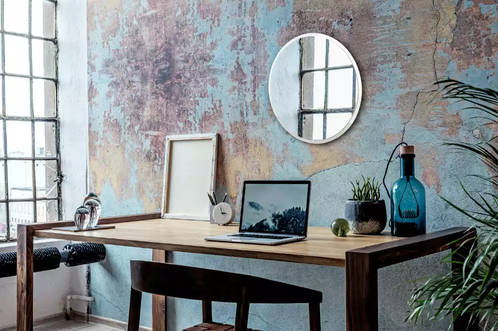 Rund spiegel hängt in einem weißen rahmen