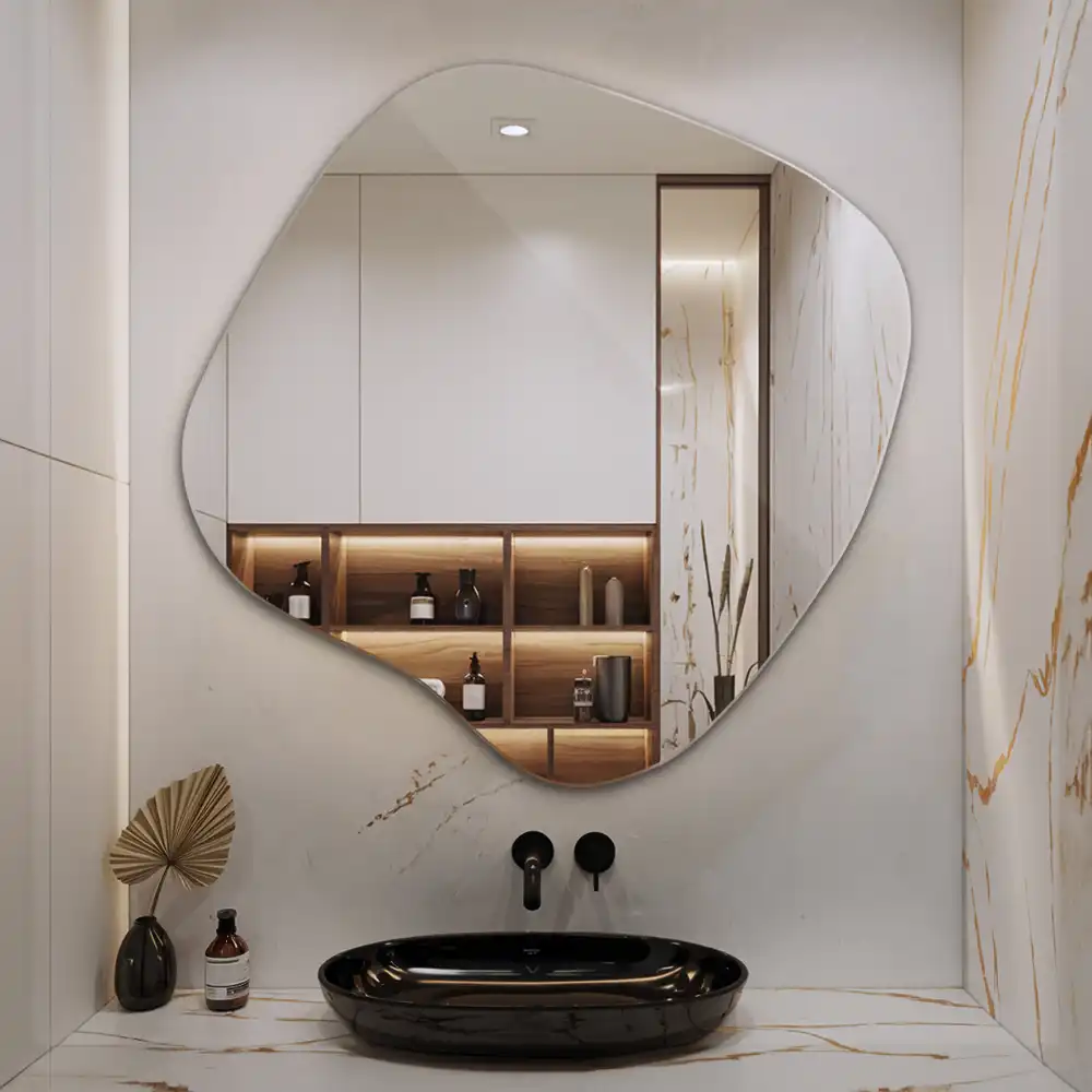 Spiegel in Klecksform auffälliges Accessoire