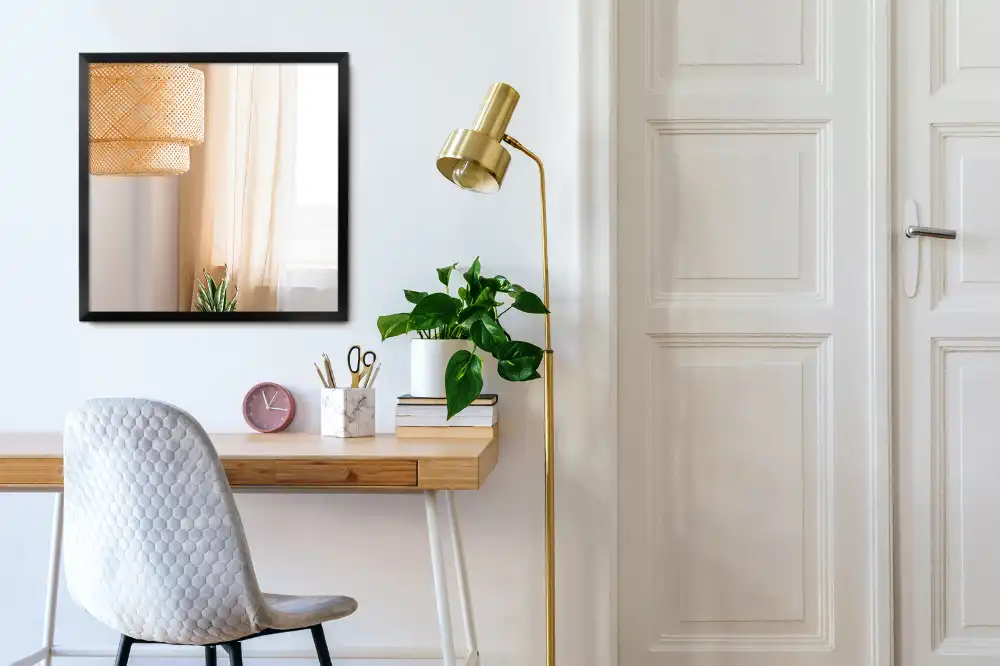 Rechteckiger spiegel wand mit schwarzem rahmen