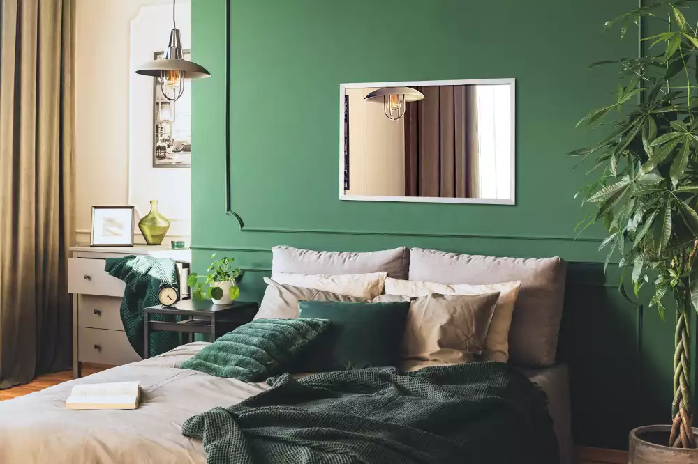 Rechteckiger spiegel dekorativ mit weißem rahmen