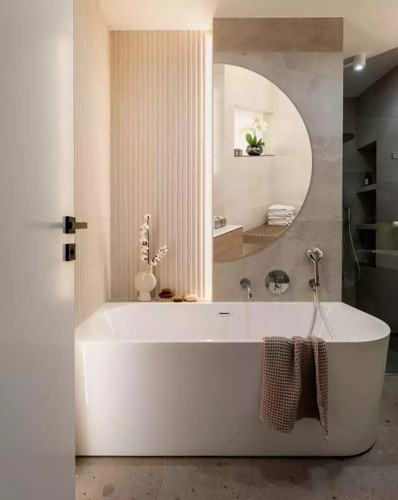 Halbrunder spiegel hängend ohne rahmen