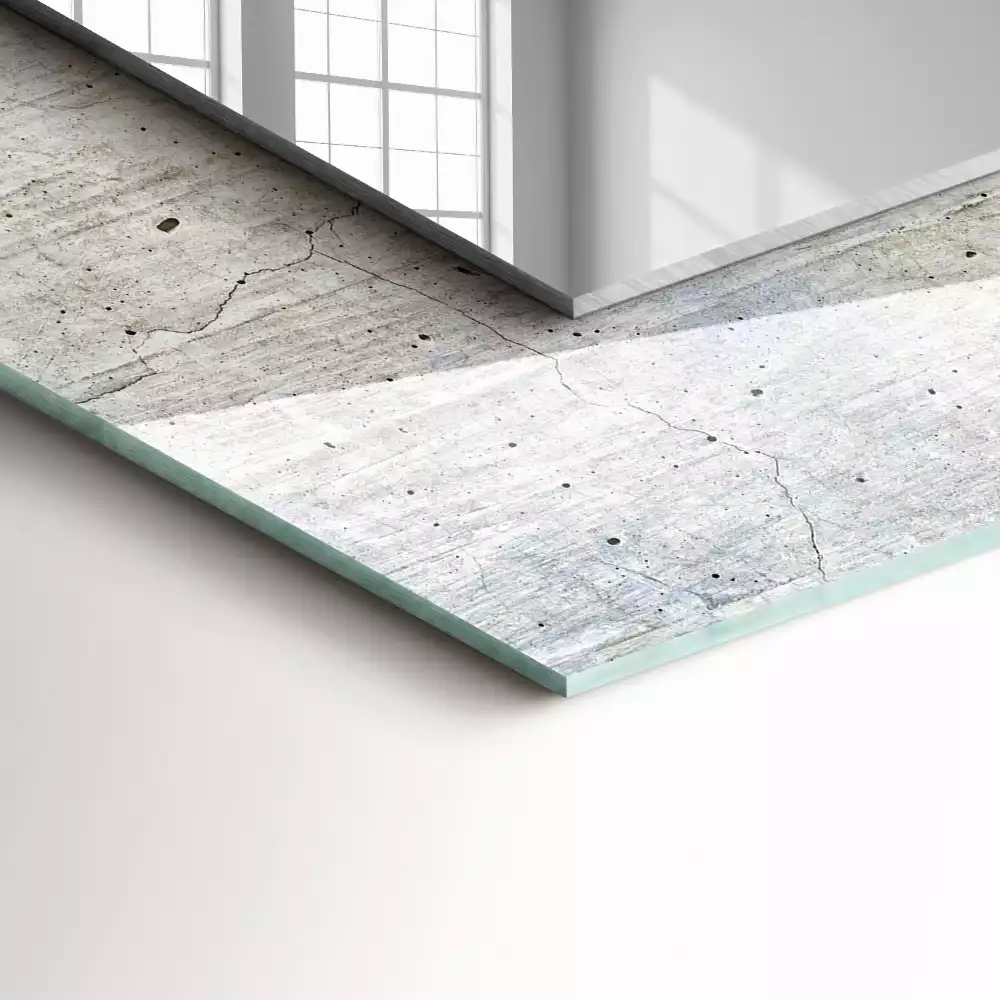 Rechteckiger spiegel Rissige Betonwand